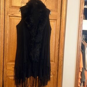 Black Sleeveless Fringe Vest with Faux Fur Collar
